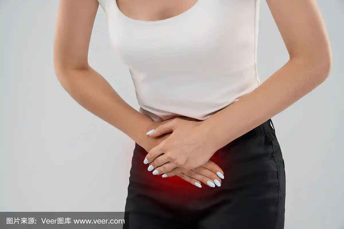 患下腹疼痛的妇女.