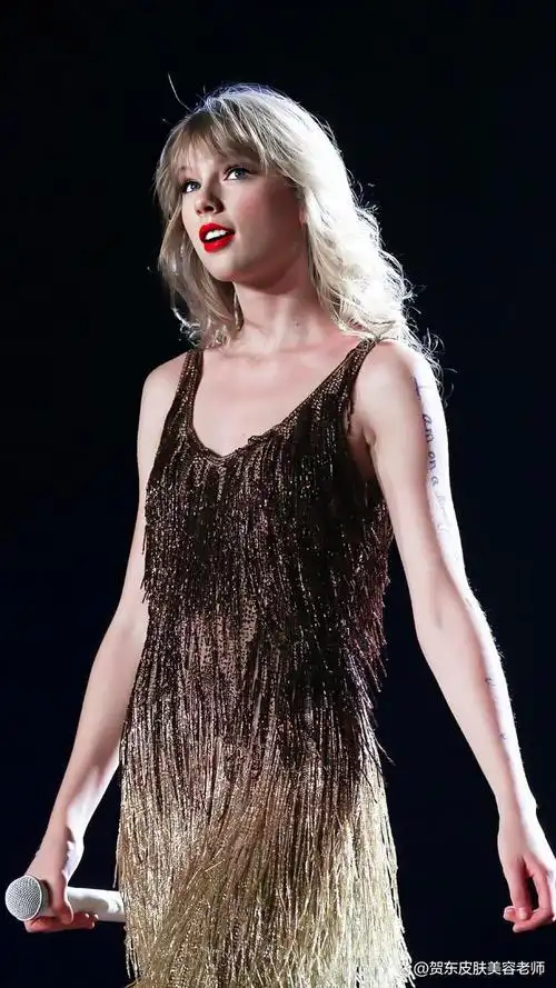 泰勒·斯威夫特,被誉为"霉霉"的这位全球音乐巨星,不仅以其独特的音乐