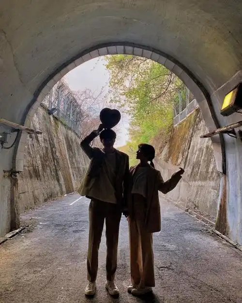 如何拍出好看的双人照盘点20种双人拍照姿势摆pose不再烦恼