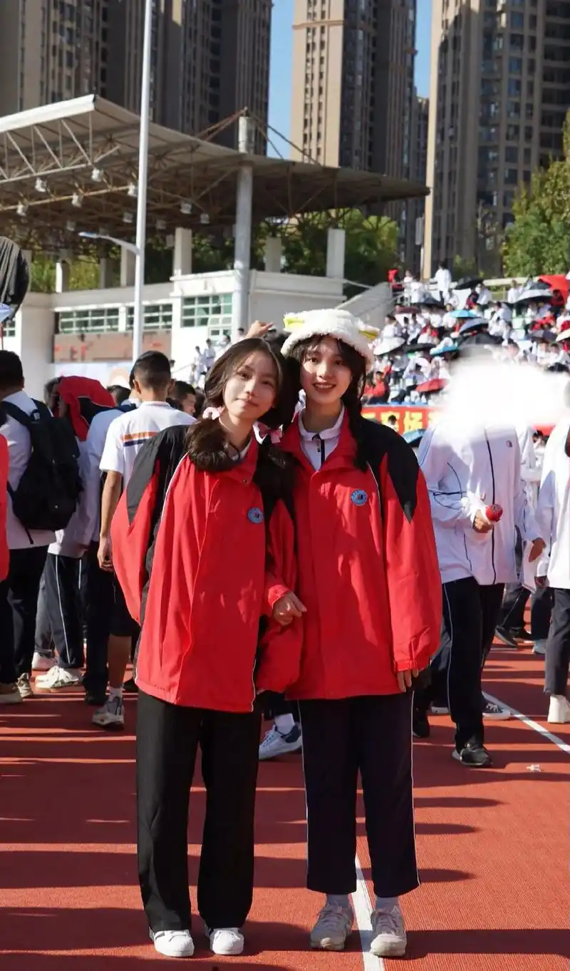 真的好喜欢好喜欢我的朋友们呀#运动会 #校园 #高中 #女高 - 抖音