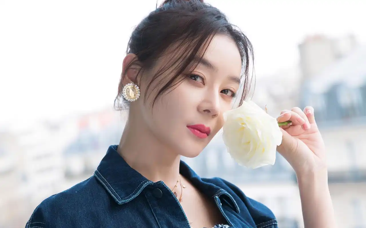 袁姗姗清新甜美写真桌面壁纸