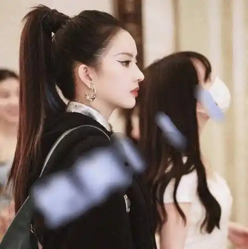 原创创造营4助唱路透鞠婧祎穿吊带裙好清凉披肩的浴巾成亮点