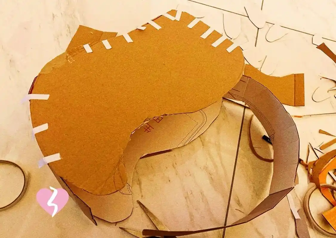 纸板手工 恐龙头套 想给孩子们做头盔 刚好有个适合的快递盒子 恐龙