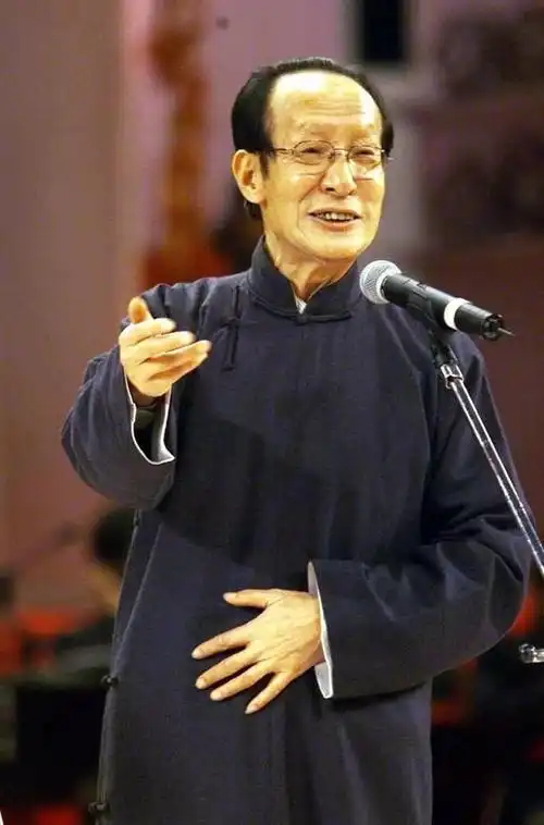 比如这两位都是天津相声演员,这两位都是宝字辈中较为长寿的(杨少华的