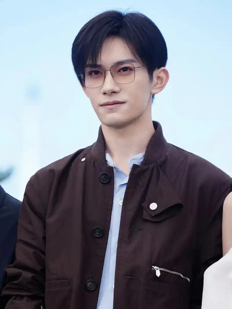 易烊千玺的照片 #喜欢你没道理 ❤️❤️❤️😘帅千玺