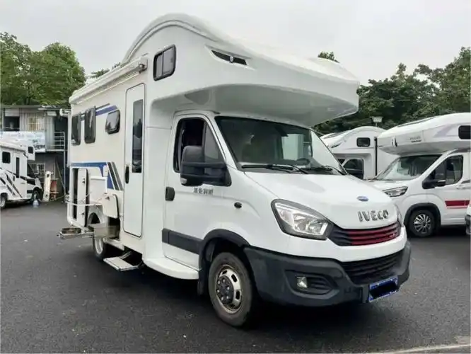 20年1月宇通c330双拓展房车