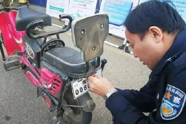 电动车白牌交警查吗