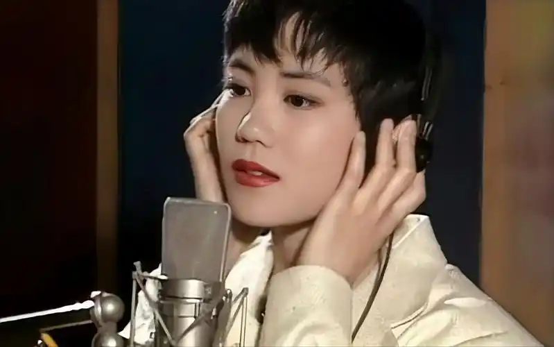 【珍稀视频】天后王菲 早期录音室片段