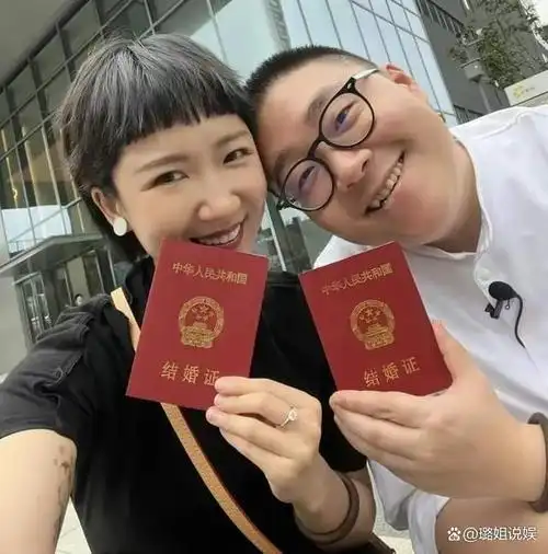 郝劭文大婚!释小龙当伴郎,8岁继女见证爱情幸福!