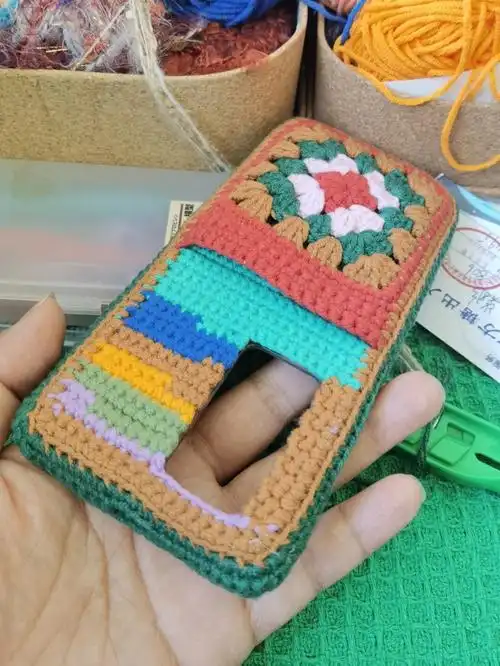 所以颜色很不满意～但对钩这种风格的手机壳奠定了基础和信心～马上买