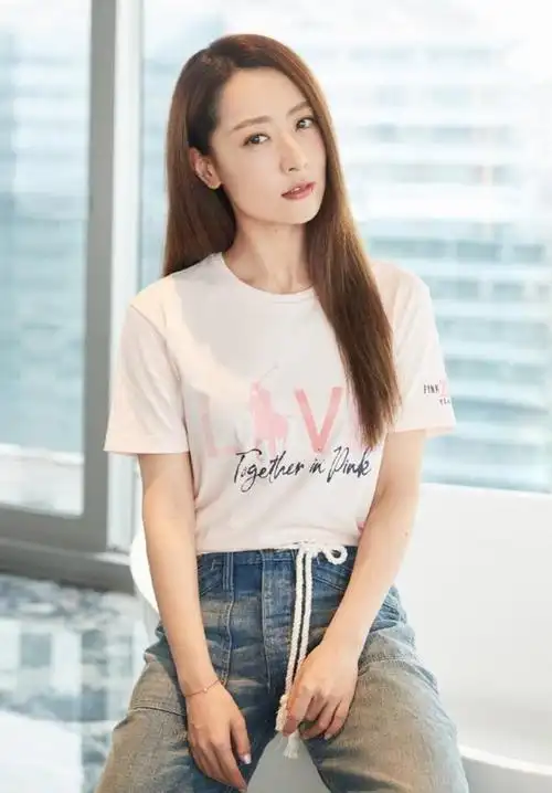 回顾演员白冰:闪婚小三岁男模,离婚后独自带娃,如今36岁仍单身