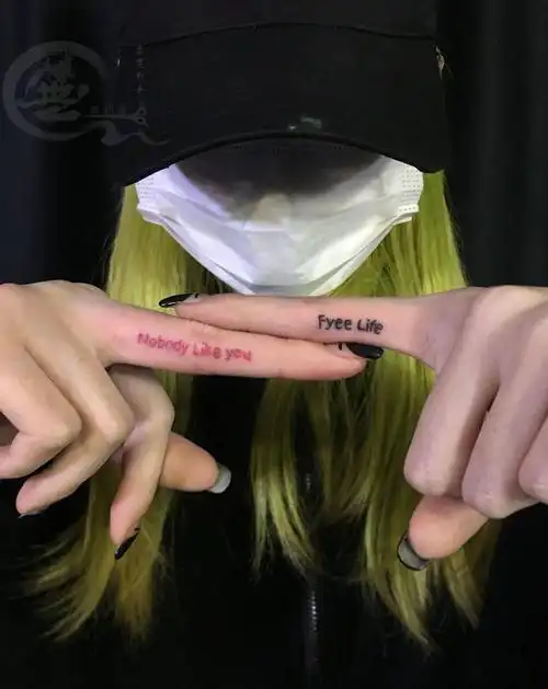 手指纹身纹身图片手部字母英文纹身图案