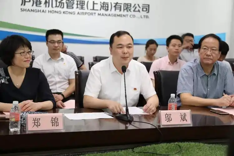 出征!交大医学院系统3名援老挝青年志愿者启程