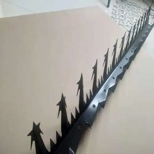 上海防爬刺钉围墙上专用防盗狼牙刺大量现货可定制