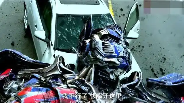 擎天柱与惊破天对决时遭禁闭偷袭,被两炮打倒,还成了俘虏