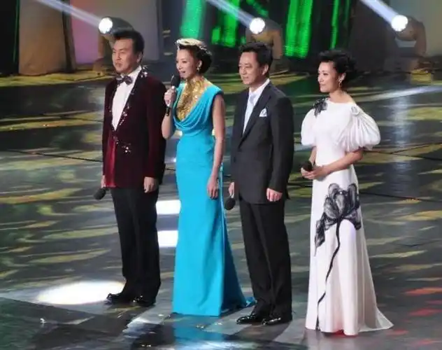 启航2012——中央电视台元旦晚会(2011年杨东升导演的晚会)_尚可名片