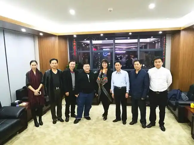 中财嘉丞集团梁创齐董事长(右3),郭家新董事(左3),百事贝董事长梅建平