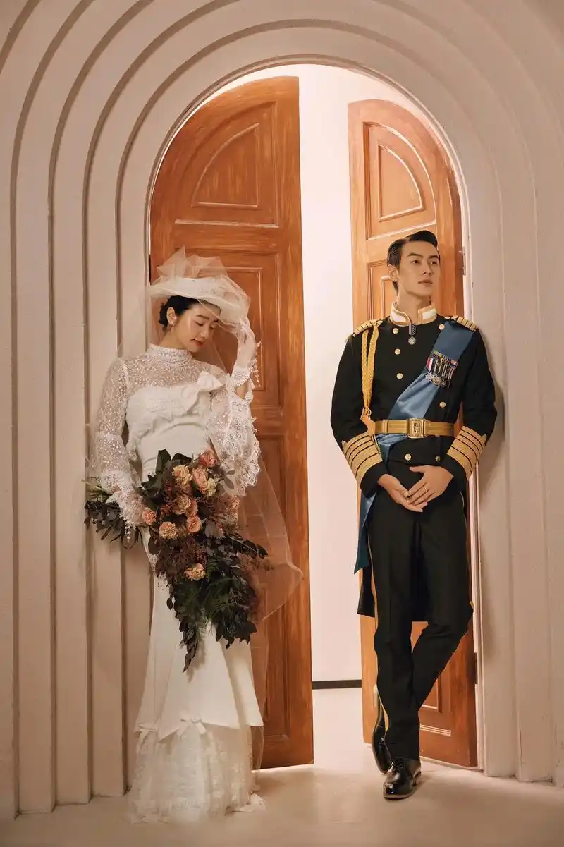 教堂里7615仪式感满满的军阀婚纱照.