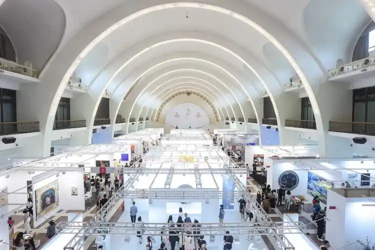 艺览北京阔别两年回归54家中外画廊共聚北京展览馆