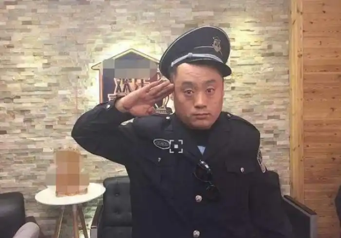 宋晓峰个人资料简介演保安走红的宋晓峰膨胀了