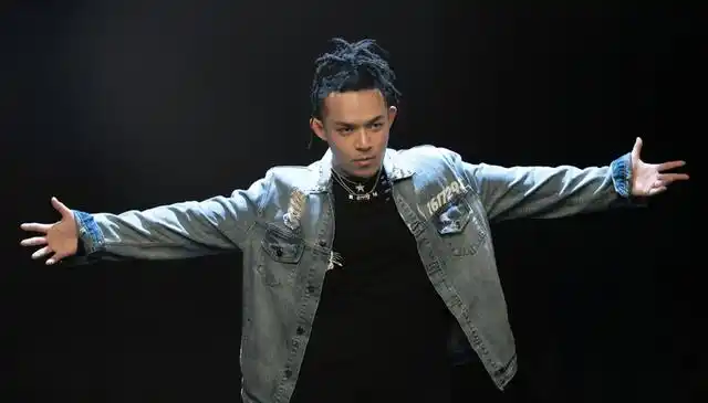 福克斯参加《中国新说唱》是被谁打败的?