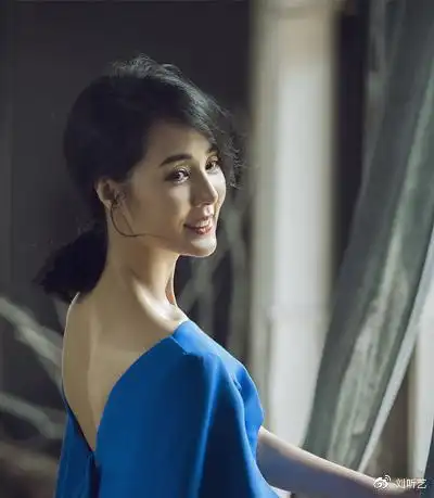 实力演员姜宏波可爱善良惊艳真诚身材高挑喜欢做慈善公益活动