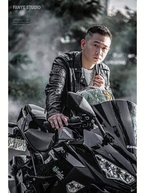 写真男士写真机车