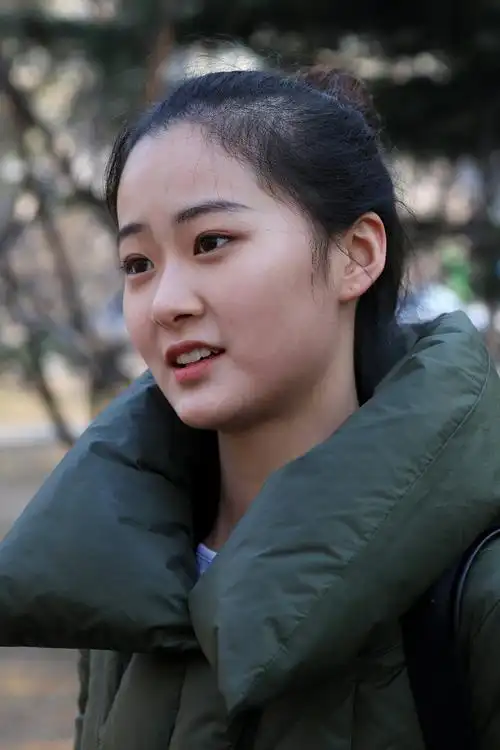 北电艺考现场遇到一位清纯萌妹,她笑起来好甜呀