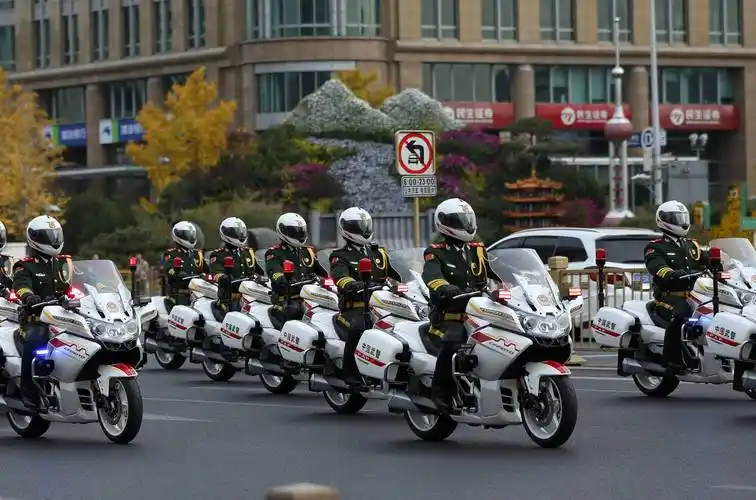 10余辆国宾护卫摩托车亮相长安街 网友:帅哭了!