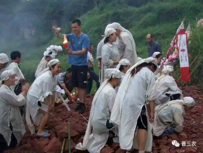 农村大事土葬火葬改革迎来村民反感老人无法以接受