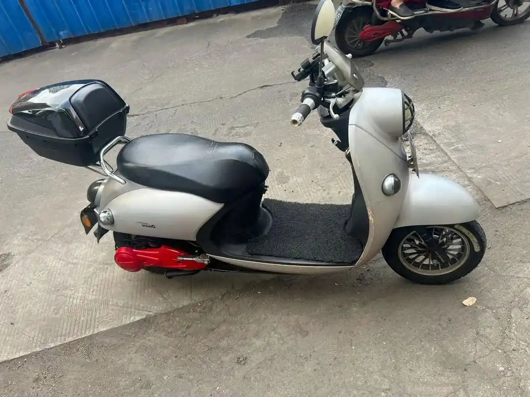 新蕾电动车 新蕾电动车 有牌有证 60v20安黑金电池 满电续航40多公里