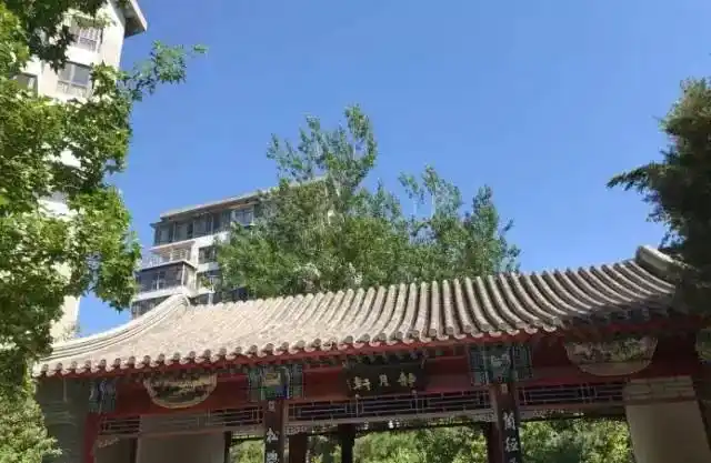 往白纸坊桥走辅道即可门票:免费地址:菜户营桥东北角丰宣公园公交:59