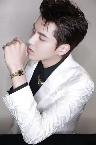 吴亦凡写真帅气 诠释经典意式魅力