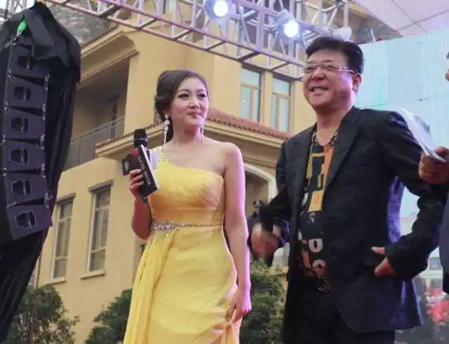 实力歌手姜育恒,被誉为"忧郁天王",与妻子恩爱30多年让人羡慕_网易