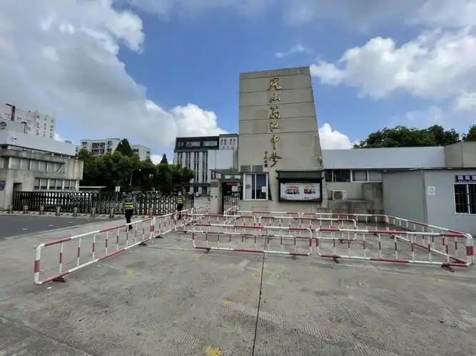 直击昆山葛江中学疫苗接种纪实让我们一起苗上加苗