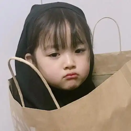 韩国小女孩,权律二,她的表情包也一度 霸屏微信聊天界面.