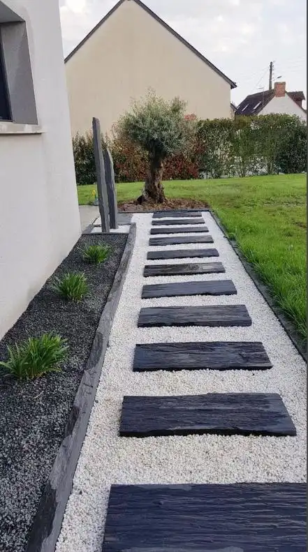 院子地面铺什么好,露天院子适合铺什么砖(院子要懂得这样去点缀)