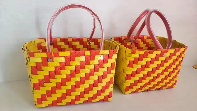 学了特色手工艺打包带编的手提篮包是卖是送人都供不应求,附教程