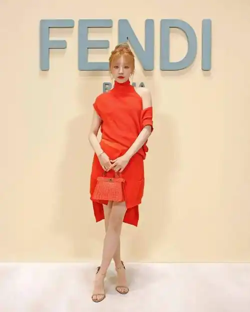 安宥真 宋雨琦fendi时装秀惊艳登场_造型_红色_黄色