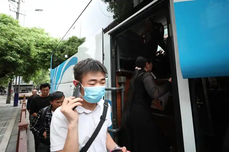 会同:火车站200多名旅客滞留 紧急应对"温馨"送归_部门乡镇_会同新闻