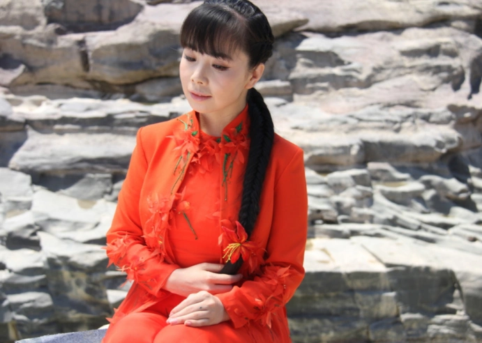 原创农村土丫头王二妮近照风格大变一改往日形象