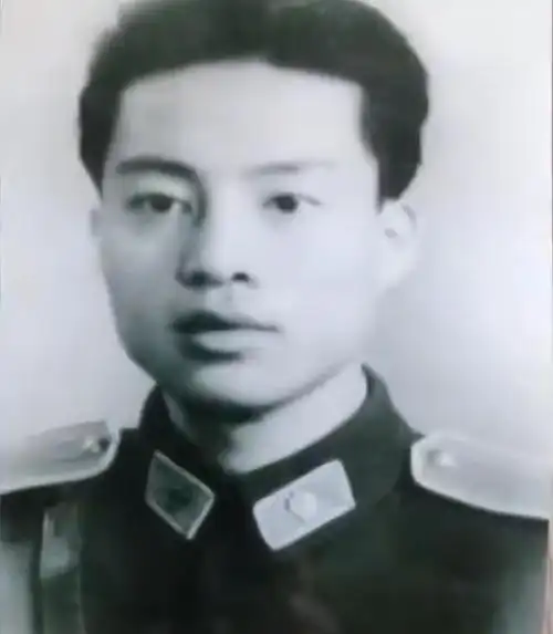 朱龙广:几十年宠妻如一日,淡薄名利,年近九旬家和万事兴