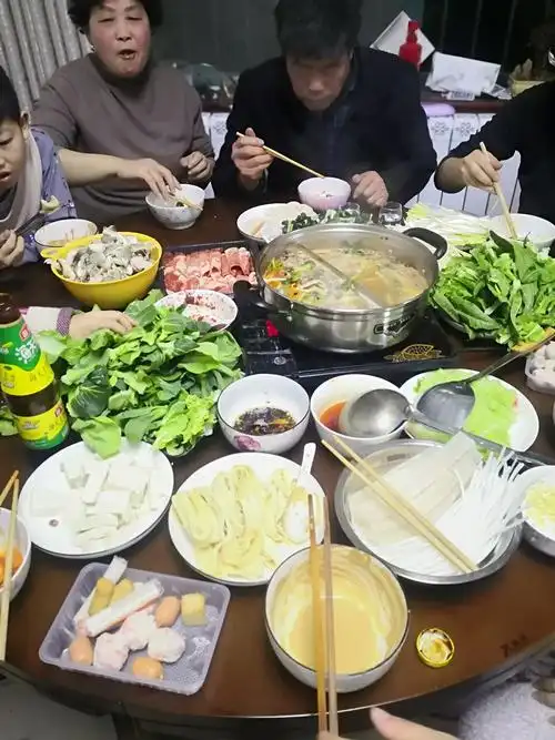 全家一起吃火锅,美美哒!