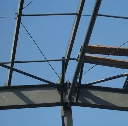 屋面设水平支撑时刚性系杆做到下翼缘行吗