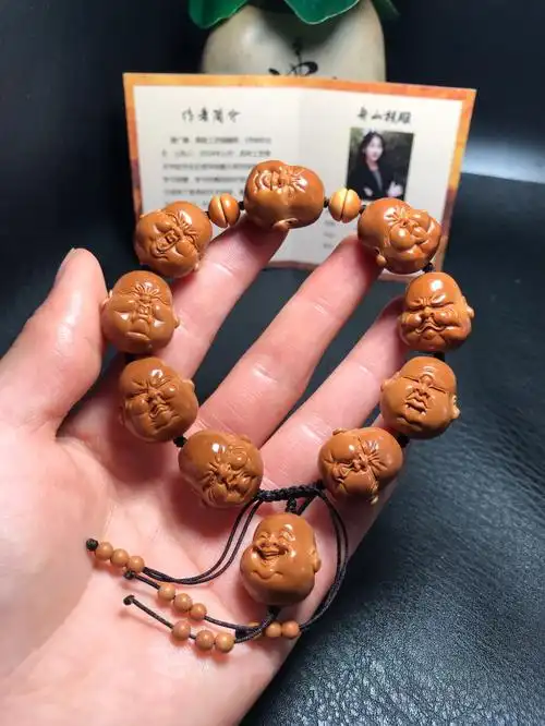 橄榄核雕铁核淘气