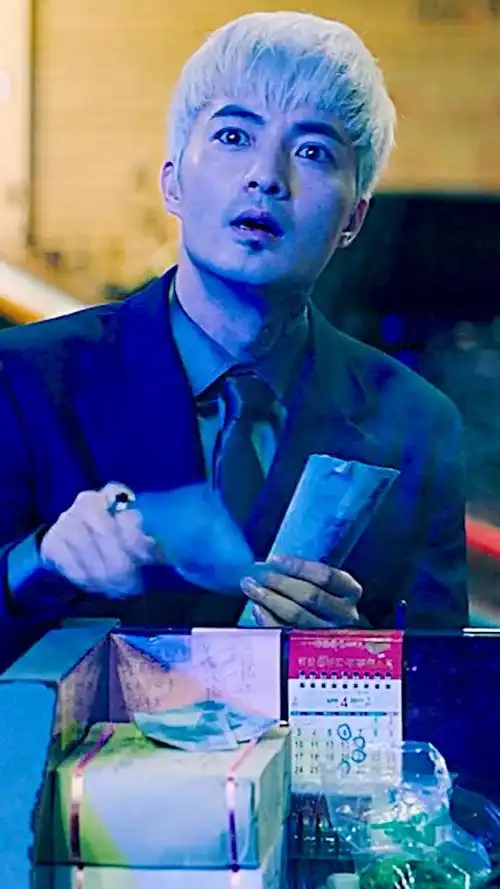 台湾街上最嚣张的白毛没有之一#角头 #白毛白毛 ##拽犯法吗