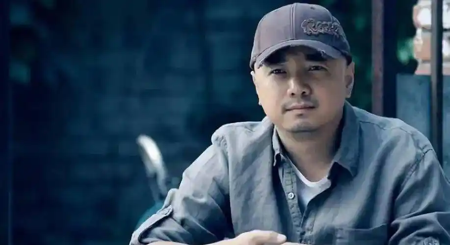 拍摄《泰囧》是徐峥第一次当导演,那时没人认同徐峥的实力,投资方拿着