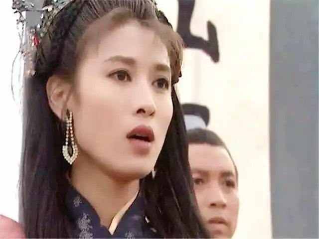 其中有三位不得不提的女将,她们分别是:母夜叉孙二娘,一丈青扈三娘,母