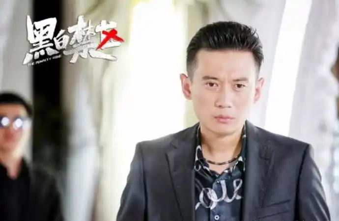 徐洪浩1973年出生于安徽省合肥市,毕业于上海戏剧学院表演系,中国内地