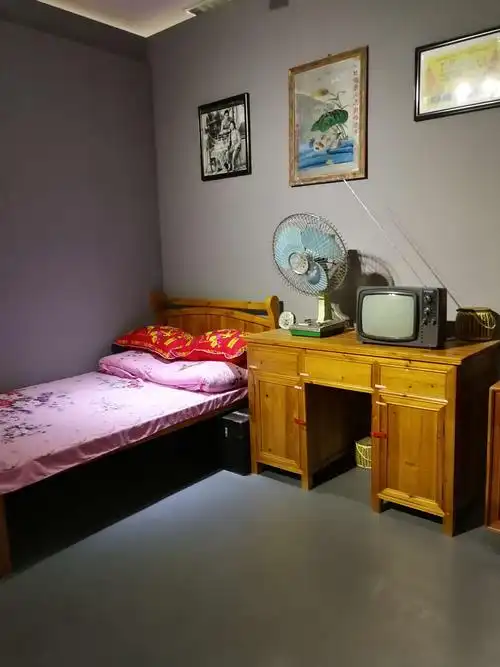 七十年代家庭陈设——"三转一响".